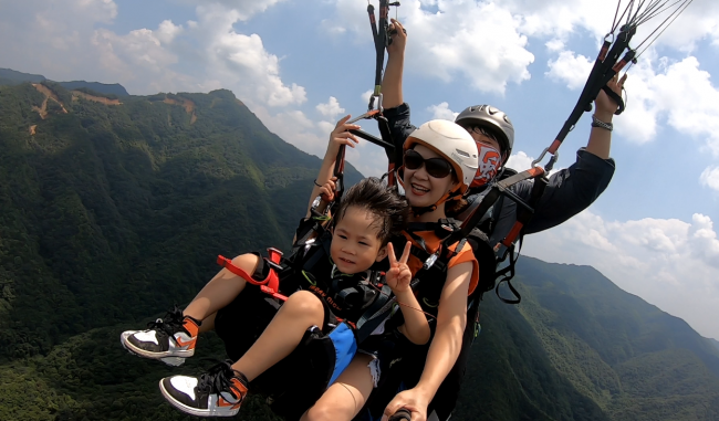  长沙滑翔伞网红打卡新坐标，领略天空的魅力，——长沙滑翔伞圣地龙华山！